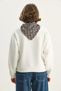 Kadın Fular Detaylı Ceylan Naıkışlı Üç İplik Şardonlu Oversize Sweatshirt 6916 60283615 - Beyaz SWEATSHİRT modelleri