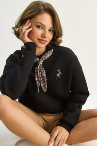 Kadın Fular Detaylı Ceylan Naıkışlı Üç İplik Şardonlu Oversize Sweatshirt 6916 60283615 - Siyah SWEATSHİRT modelleri