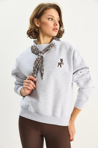 Kadın Fular Detaylı Ceylan Nakışlı Üç İplik Şardonlu Oversize Sweatshirt 6916 60283615 - Gri SWEATSHİRT modelleri