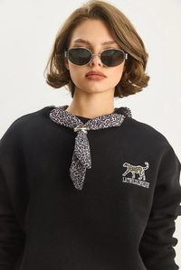 Kadın Fular Detaylı Leopar Nakışlı Üç İplik Şardonlu Oversize Sweatshirt 6917 60283616 - Siyah SWEATSHİRT modelleri