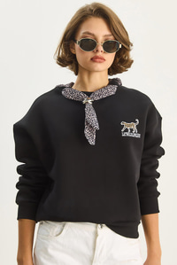 Kadın Fular Detaylı Leopar Nakışlı Üç İplik Şardonlu Oversize Sweatshirt 6917 60283616 - Siyah SWEATSHİRT modelleri