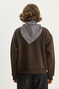 Kadın Fular Detaylı Leopar Nakışlı Üç İplik Şardonlu Oversize Sweatshirt 6917 60283616 - Acı Kahve SWEATSHİRT modelleri