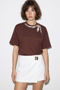 Kadın Fular ve İnci Detaylı Bisiklet Yaka Oversize Basic T-Shirt 360096 60286358 - Acı Kahve T-SHİRT modelleri