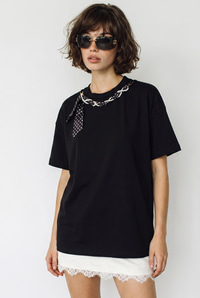 Kadın Fular ve İnci Detaylı Bisiklet Yaka Oversize Basic T-Shirt 360096 60286358 - Siyah T-SHİRT modelleri