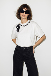 Kadın Fular ve İnci Detaylı Bisiklet Yaka Oversize Basic T-Shirt 360096 60286358 - Beyaz T-SHİRT modelleri
