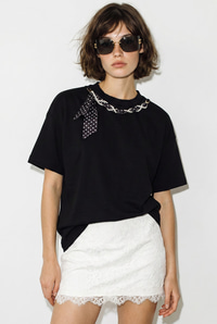 Kadın Fular ve İnci Detaylı Bisiklet Yaka Oversize Basic T-Shirt 360096 60286358 - Siyah T-SHİRT modelleri