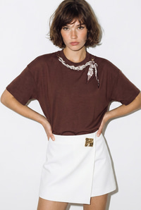 Kadın Fular ve İnci Detaylı Bisiklet Yaka Oversize Basic T-Shirt 360096 60286358 - Acı Kahve T-SHİRT modelleri