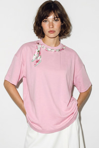Kadın Fular ve İnci Detaylı Bisiklet Yaka Oversize Basic T-Shirt 360096 60286358 - Pembe T-SHİRT modelleri