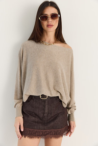 Kadın Kayık Yaka Oversize Kollu Merserize Pelerin Triko Bluz TK261145 60286540 - Bej BLUZ modelleri