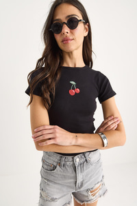 Kadın Kiraz Nakışlı Fitilli Basic Crop T-Shirt 4053 60283400 - Siyah