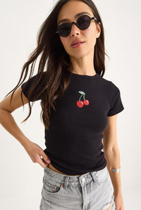 Kadın Kiraz Nakışlı Fitilli Basic Crop T-Shirt 4053 60283400 - Siyah