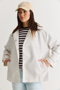 Kadın Kontrast Yaka Ekose Desenli Astarlı Oversize Trençkot M-1 60286563 - Beyaz-Kahve DIŞ GİYİM modelleri
