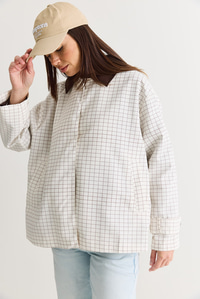 Kadın Kontrast Yaka Ekose Desenli Astarlı Oversize Trençkot M-1 60286563 - Beyaz-Kahve DIŞ GİYİM modelleri