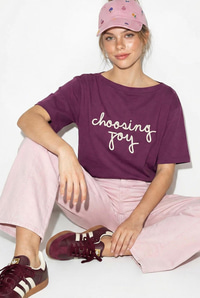 Kadın Nakışlı Yazı İşlemeli Kayık Yaka T-Shirt 60382604 - Mor T-SHİRT modelleri
