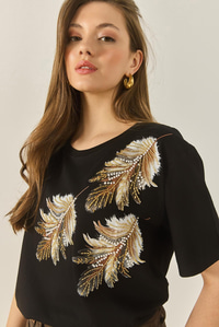 Kadın Omuzdan Yaprak Desenli Boncuk İşleme Detaylı Rahat Kalıp Pamuklu T-Shirt 1850 60283283 - Siyah