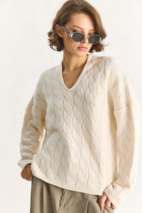 Kadın Oval Yaka Saç Örgü Oversize Triko Kazak TK241277 60284091 - Krem KAZAK modelleri