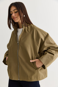 Kadın Oversize Dik Yaka Fermuarlı Reglan Kol A Kesim Kısa Trençkot 2100 60286511 - Haki DIŞ GİYİM modelleri