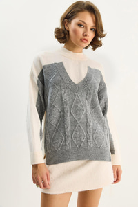 Kadın Renk Bloklu Oversize Triko Kazak TK251078 60283721 - Krem-Gri KAZAK modelleri