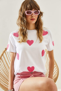 Kadın Süzene Kalp Nakışlı Basic T-Shirt 60251208 - Beyaz T-SHİRT modelleri