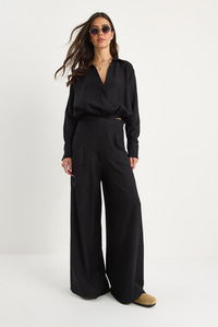 Kadın V Yaka Beli Lastikli Crop Cep Detaylı Bol Pantolonlu Alt-Üst Takım B2199 60283369 - Siyah