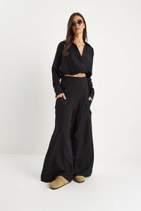 Kadın V Yaka Beli Lastikli Crop Cep Detaylı Bol Pantolonlu Alt-Üst Takım B2199 60283369 - Siyah