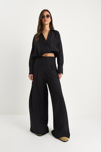 Kadın V Yaka Beli Lastikli Crop Cep Detaylı Bol Pantolonlu Alt-Üst Takım B2199 60283369 - Siyah