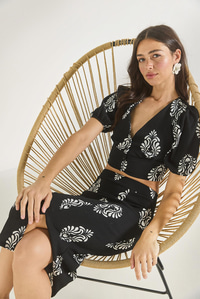 Kadın V Yaka Crop Bluz Yırtmaç Detaylı Etek Desenli Bürümcük Alt-Üst Takım 8037 60284045 - Siyah-Beyaz