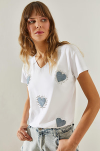Kadın V Yaka Yaka Kot Kalp Detaylı Taşlı T-Shirt 60251412 - Beyaz T-SHİRT modelleri