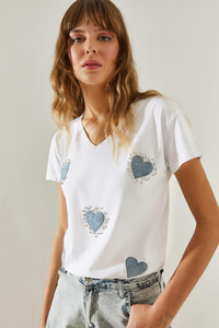 Kadın V Yaka Yaka Kot Kalp Detaylı Taşlı T-Shirt 60251412 - Beyaz T-SHİRT modelleri