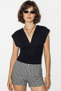 Kadın Vücuda Oturan Büzgülü Drape Detaylı V Yaka Yarasa Kol Bluz ÖB261047 60286353 - Siyah BLUZ modelleri