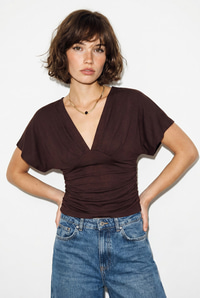 Kadın Vücuda Oturan Büzgülü Drape Detaylı V Yaka Yarasa Kol Bluz ÖB261047 60286353 - Acı Kahve BLUZ modelleri