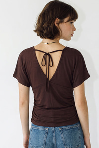Kadın Vücuda Oturan Büzgülü Drape Detaylı V Yaka Yarasa Kol Bluz ÖB261047 60286353 - Acı Kahve BLUZ modelleri
