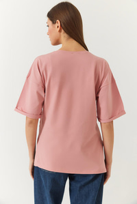 Kadın Yandan Yırtmaçlı Kol Katlama Detaylı Bisiklet Yaka Kısa Kollu Basic T-Shirt 60251203 - Pudra T-SHİRT modelleri