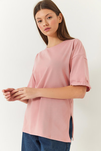 Kadın Yandan Yırtmaçlı Kol Katlama Detaylı Bisiklet Yaka Kısa Kollu Basic T-Shirt 60251203 - Pudra T-SHİRT modelleri