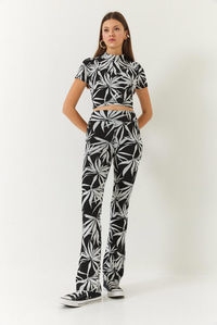 Kadın Yarım Balıkçı Yaka Kısa Kollu Crop Beli Lastikli Pantolonlu Alt-Üst Takım 60261374 - Siyah-Beyaz