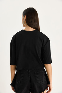 Kadın Yıldız Nakışlı Bisiklet Yaka %100 Pamuklu Crop T-Shirt 6703 60283449 - Siyah