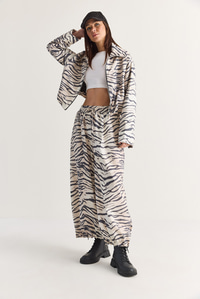 Kadın Zebra Desenli Astarlı Fermuarlı Oversize Ceket Şalvar Kesim Pantolon Takım 4231 60286762 - Ekru-Siyah ALT - ÜST TAKIM modelleri