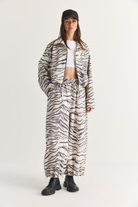 Kadın Zebra Desenli Astarlı Fermuarlı Oversize Ceket Şalvar Kesim Pantolon Takım 4231 60286762 - Ekru-Siyah ALT - ÜST TAKIM modelleri