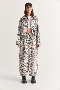 Kadın Zebra Desenli Astarlı Fermuarlı Oversize Ceket Şalvar Kesim Pantolon Takım 4231 60286762 - Ekru-Siyah ALT - ÜST TAKIM modelleri