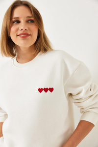 Kalp Nakışlı Şardonlu Sweatshirt 60601033 - Ekru