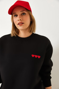 Kalp Nakışlı Şardonlu Sweatshirt 60601033 - Siyah