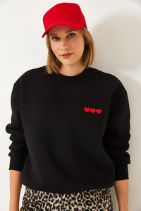 Kalp Nakışlı Şardonlu Sweatshirt 60601033 - Siyah