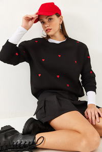 Kalp Nakışlı Sweatshirt MBHS016 60601016 - Siyah