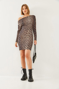 Kayık Yaka Elbise 390 60251951 - Siyah-Camel ELBİSE modelleri