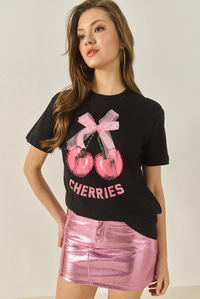 Kiraz Baskılı Taş İşlemeli Kurdela Detaylı Normal Kalıp T-Shirt 4143 60283297 - Siyah