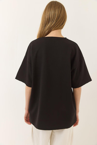 Kiraz Nakış İşlemeli Bisiklet Yaka Kısa Kollu Oversize T-Shirt 4011 60283152 - Siyah