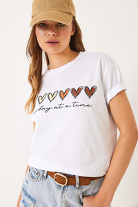 Kısa Kollu Renkli Kalp Baskılı Basic T-Shirt 60602017 - Beyaz
