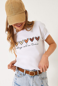 Kısa Kollu Renkli Kalp Baskılı Basic T-Shirt 60602017 - Beyaz
