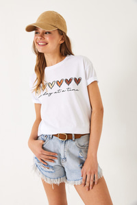 Kısa Kollu Renkli Kalp Baskılı Basic T-Shirt 60602017 - Beyaz