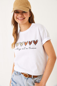 Kısa Kollu Renkli Kalp Baskılı Basic T-Shirt 60602017 - Beyaz
